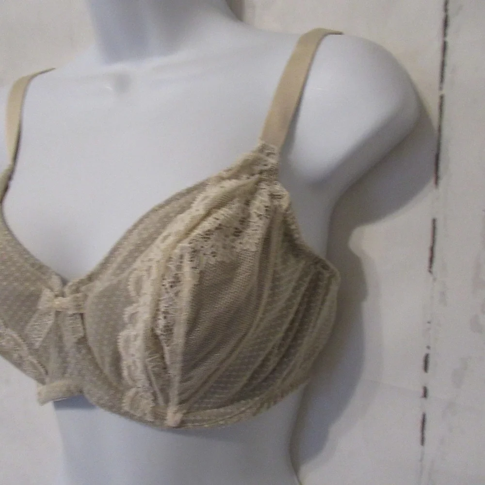 Wacoal Bra 36DD Cream Lace Absolutely Fabulous Lace Underwire 851143